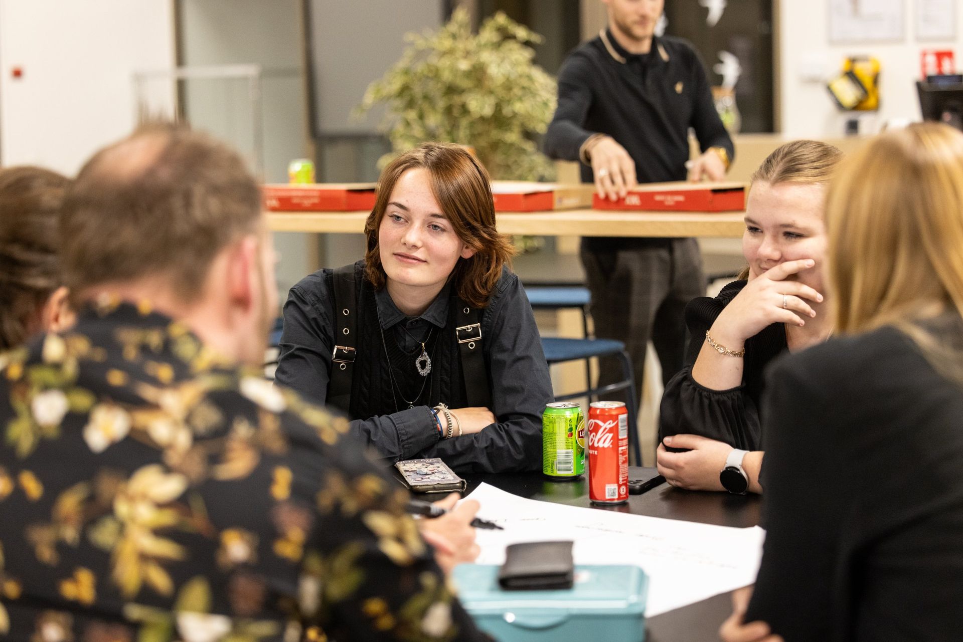 Jongeren in gesprek tijdens de JongerenTop